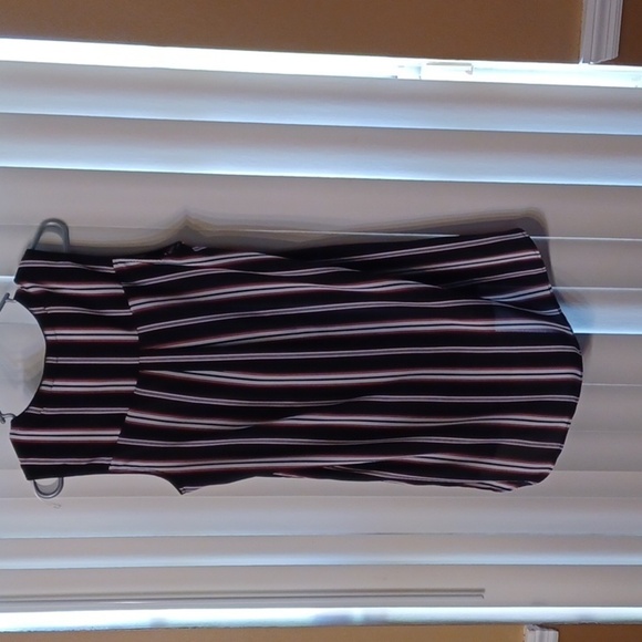 DR 2 SLEEVELESS BLOUSE, SIZE WOMENS MEDIUM. - Picture 3 of 6